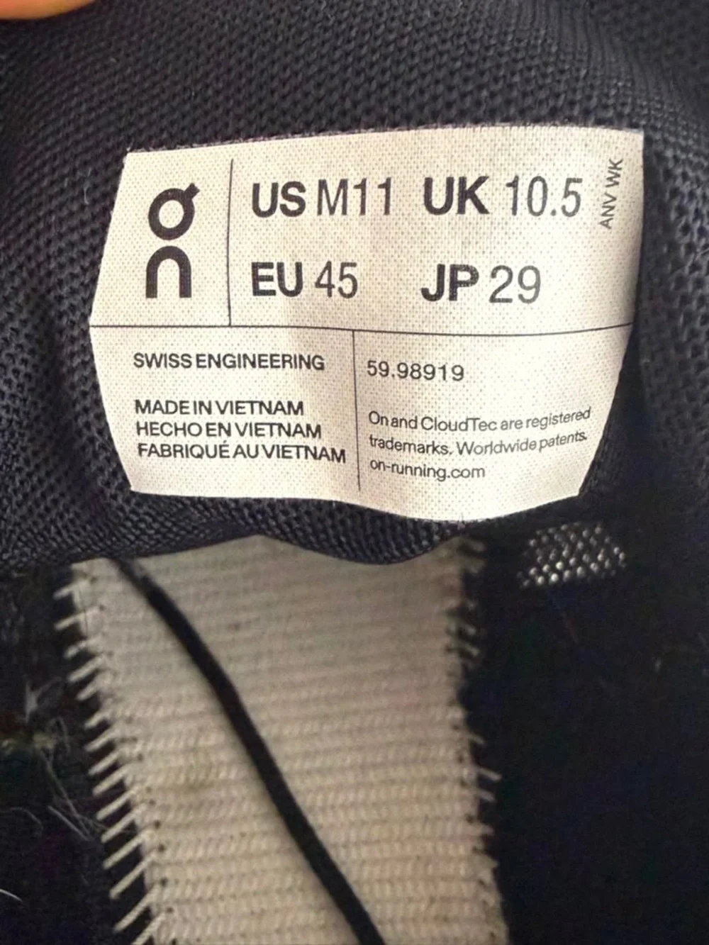 On Cloud 5 Black White Swiss Engineering  Running Shoes Men’s 11 NO INSOLES